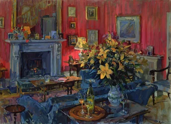 Kamin und gelbe Blumen